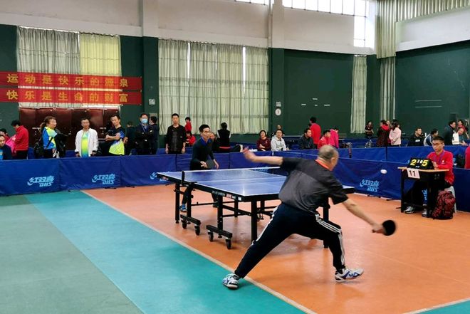 连续缺席两 连续缺席两